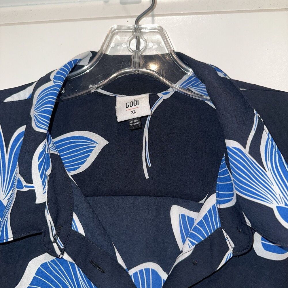 Cabi Blue Ginkgo Leaf Floral Button Blouse XL Long Sleeve Lightweight Travel - Picture 4 of 9